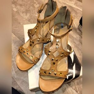 Kenneth Cole Reaction Size 8 Wedge Sandals w/ Jeweled Detail & Zipper